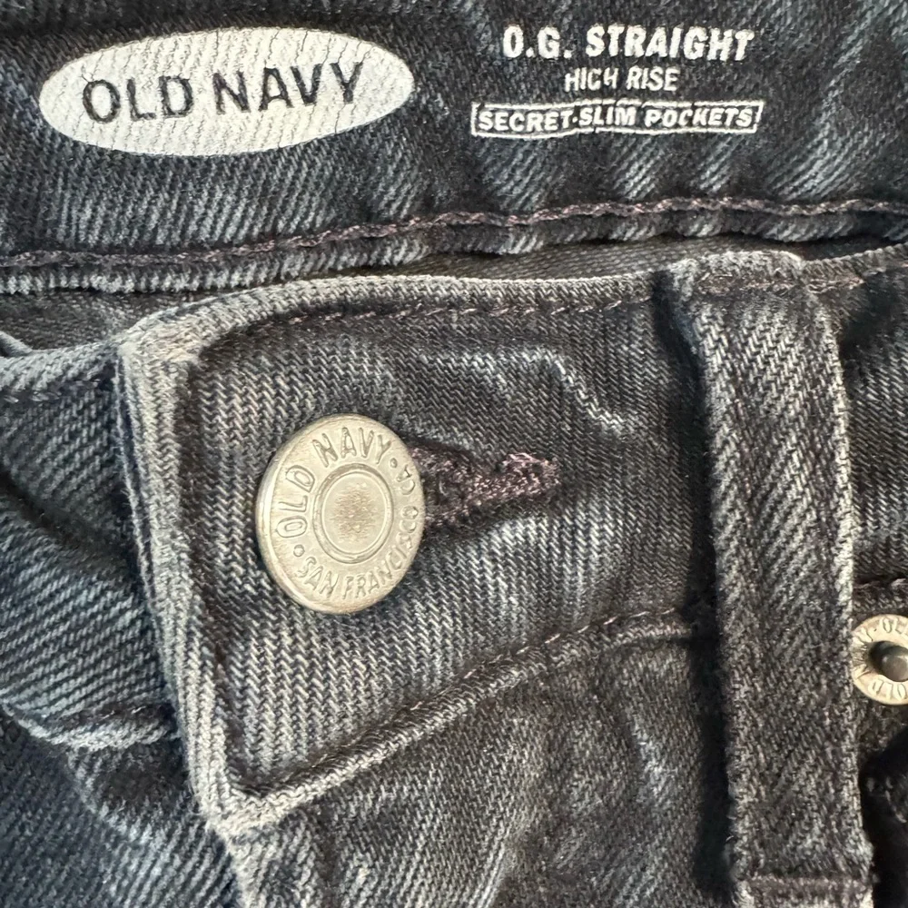 Old Navy O.G Straight High Rise Black Wash Distressed Jeans Size 2
